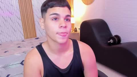 Snapshot of james_jonnes chatting on October 22, 8:32 pm James online show from October 22, 8:32 pm