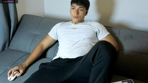 james_silva1 online show from May 30, 11:58 pm