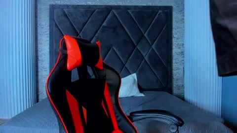 Snapshot of jamesgolden_ chatting on March 4, 2:32 pm jamesgolden_ online show from March 4, 2:32 pm