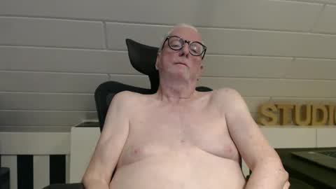 JamesGreyhound70 online show from March 22, 11:53 pm