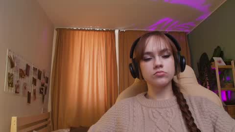 jamie_chung online show from April 9, 6:19 am