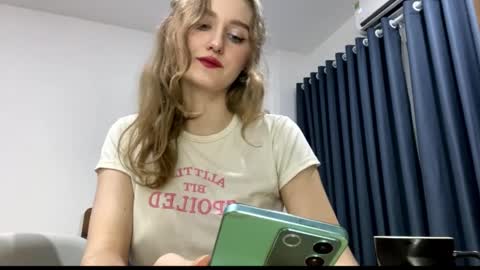 Janie online show from April 2, 5:09 pm