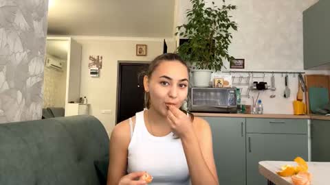 Lina online show from November 15, 9:55 am