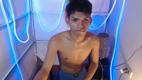 janlloyd04 online show from March 5, 3:04 am