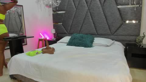 janna_foxx online show from May 4, 3:57 am