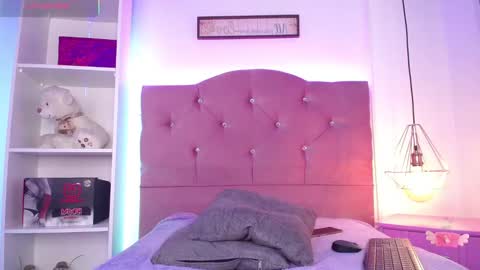 Snapshot of janne_moon chatting on October 22, 6:31 pm Janne online show from October 22, 6:31 pm