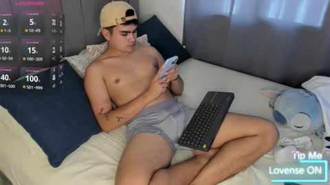 JARETHH online show from December 3, 5:13 pm