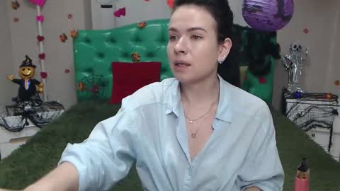 JasmineKouch online show from November 16, 1:02 pm