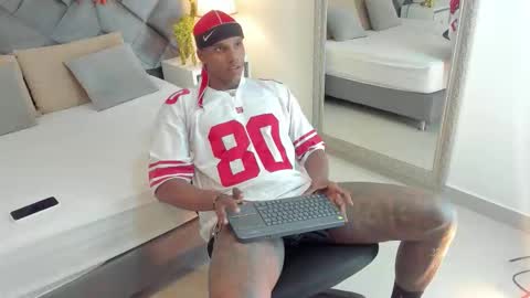 Snapshot of jax_black chatting on October 23, 7:37 pm jax black online show from October 23, 7:37 pm