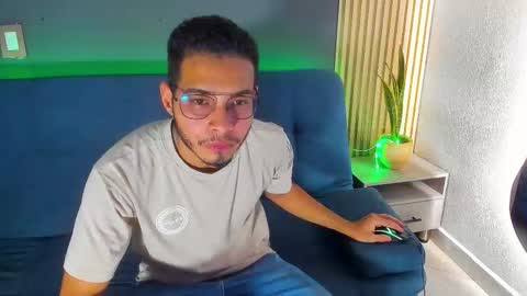 jay_brown69 online show from December 20, 8:16 pm