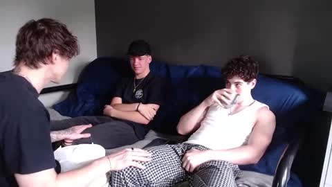 Snapshot of jaycex_69 chatting on January 6, 6:58 am THE HOUSE online show from January 6, 6:58 am