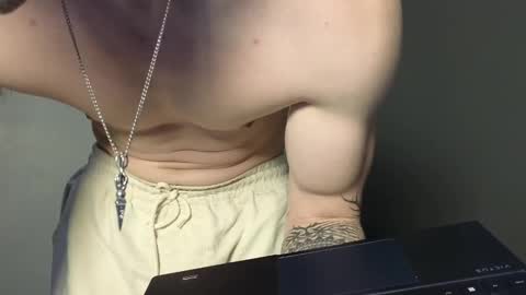 Snapshot of jaycex_69 chatting on January 1, 5:00 pm THE HOUSE online show from January 1, 5:00 pm