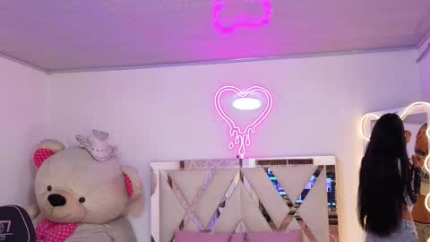 Jazmin  online show from November 14, 11:45 am