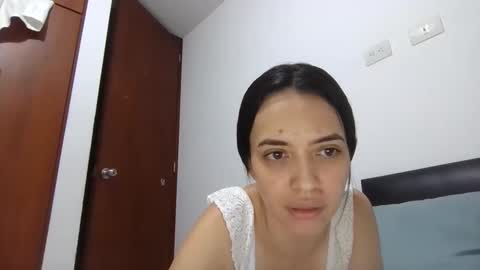 jazminojeda online show from October 17, 5:55 am