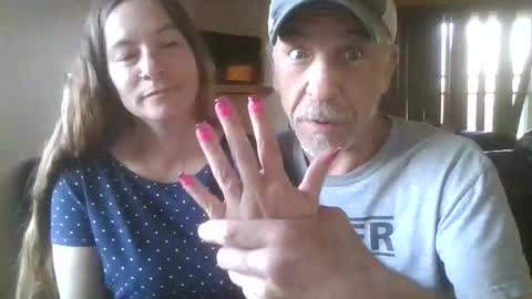 jdgiddy69 online show from April 17, 10:34 pm