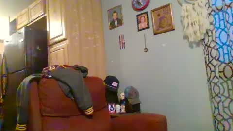 jearnold44 online show from February 11, 10:50 pm