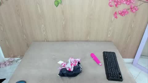 Jenelotizz online show from July 16, 2:26 am