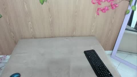 Jenelotizz online show from June 16, 2:37 am