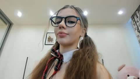 Dolly online show from April 7, 1:35 pm