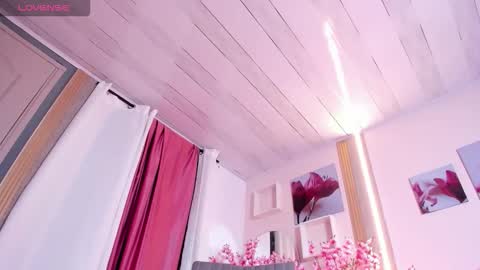 Angie online show from October 4, 8:39 pm