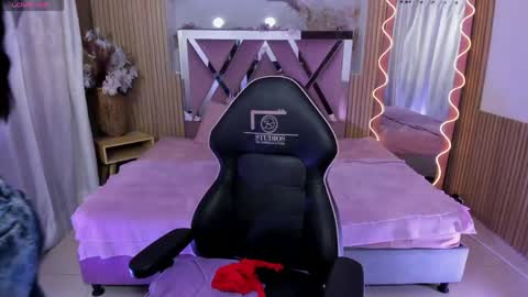 jenna_tay1 online show from May 6, 7:20 pm
