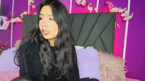 Snapshot of jenner_mills chatting on December 5, 10:06 am Jenner online show from December 5, 10:06 am
