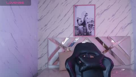 the girl of my dreams online show from January 24, 11:12 pm