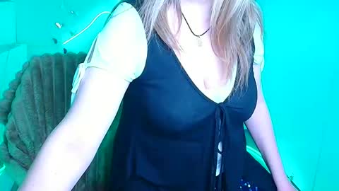 Jennifer online show from February 26, 7:23 am