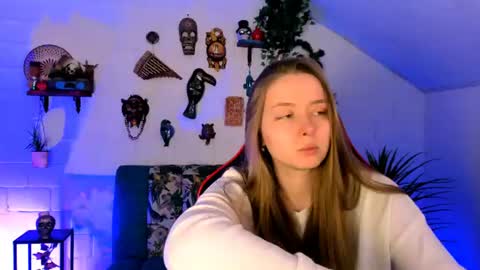 Jennifer online show from June 19, 8:04 pm