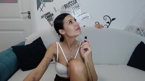 Snapshot of jennyxxx00 chatting on February 27, 6:42 pm Jenny online show from February 27, 6:42 pm