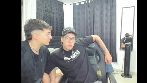 jeroo__ online show from December 23, 2:07 am