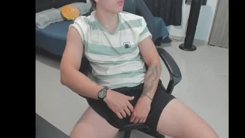 jeroo__ online show from December 18, 10:27 pm