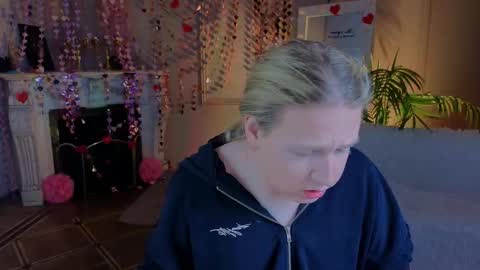 jes_solar online show from February 26, 10:35 pm