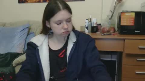 jessicaholland1 online show from May 16, 6:39 pm