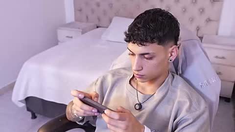 jhoanleandro online show from February 19, 5:28 am