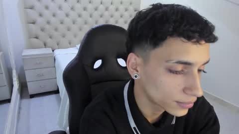 jhoanleandro online show from January 13, 4:42 am