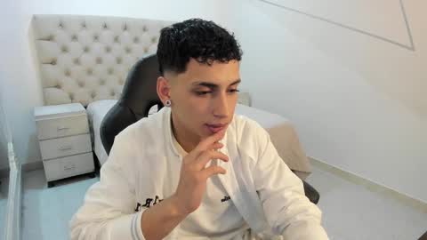 jhoanleandro online show from October 9, 5:57 am