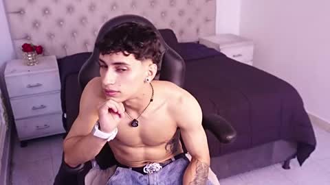jhoanleandro online show from May 19, 1:56 am