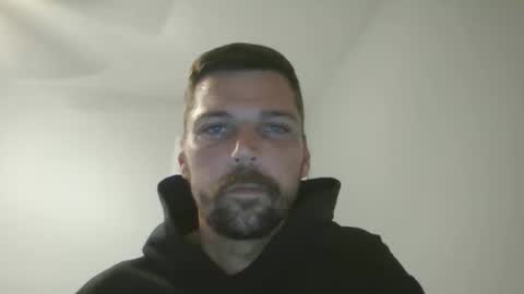 jholls online show from March 2, 12:42 am