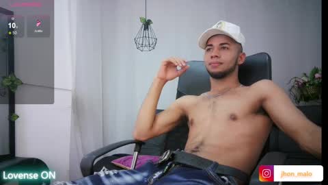 Snapshot of jhon_malo chatting on February 21, 2:39 am jhon_malo online show from February 21, 2:39 am
