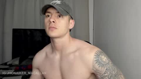 Jhonaiker online show from March 17, 1:54 am