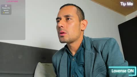 Jhony Alzate online show from April 12, 3:43 am