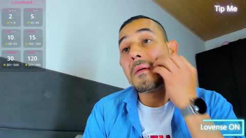 Snapshot of jhonyalzate chatting on October 7, 2:07 am Jhony Alzate online show from October 7, 2:07 am