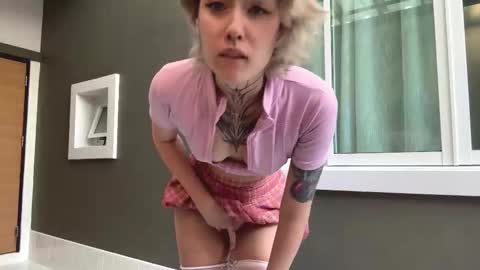 jigglipuff_ online show from March 7, 1:49 am