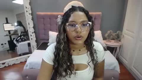 Snapshot of jimena_bell chatting on September 17, 2:42 pm Jimena online show from September 17, 2:42 pm