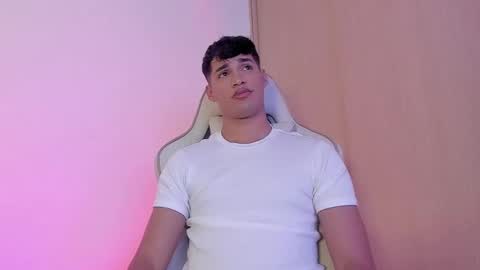 Jimmy Leeh online show from December 6, 11:30 pm