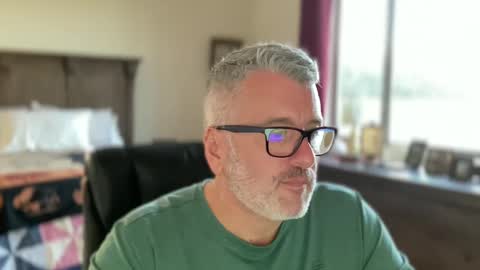 Dad of Three online show from December 6, 3:28 pm