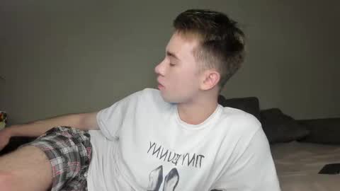Snapshot of jimyti_bad_boy chatting on October 15, 11:05 pm jimyti_bad_boy online show from October 15, 11:05 pm