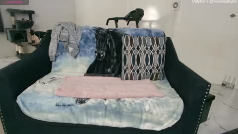 Nicole  Allen online show from January 2, 1:27 am