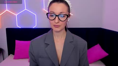 Joan online show from December 19, 1:45 am